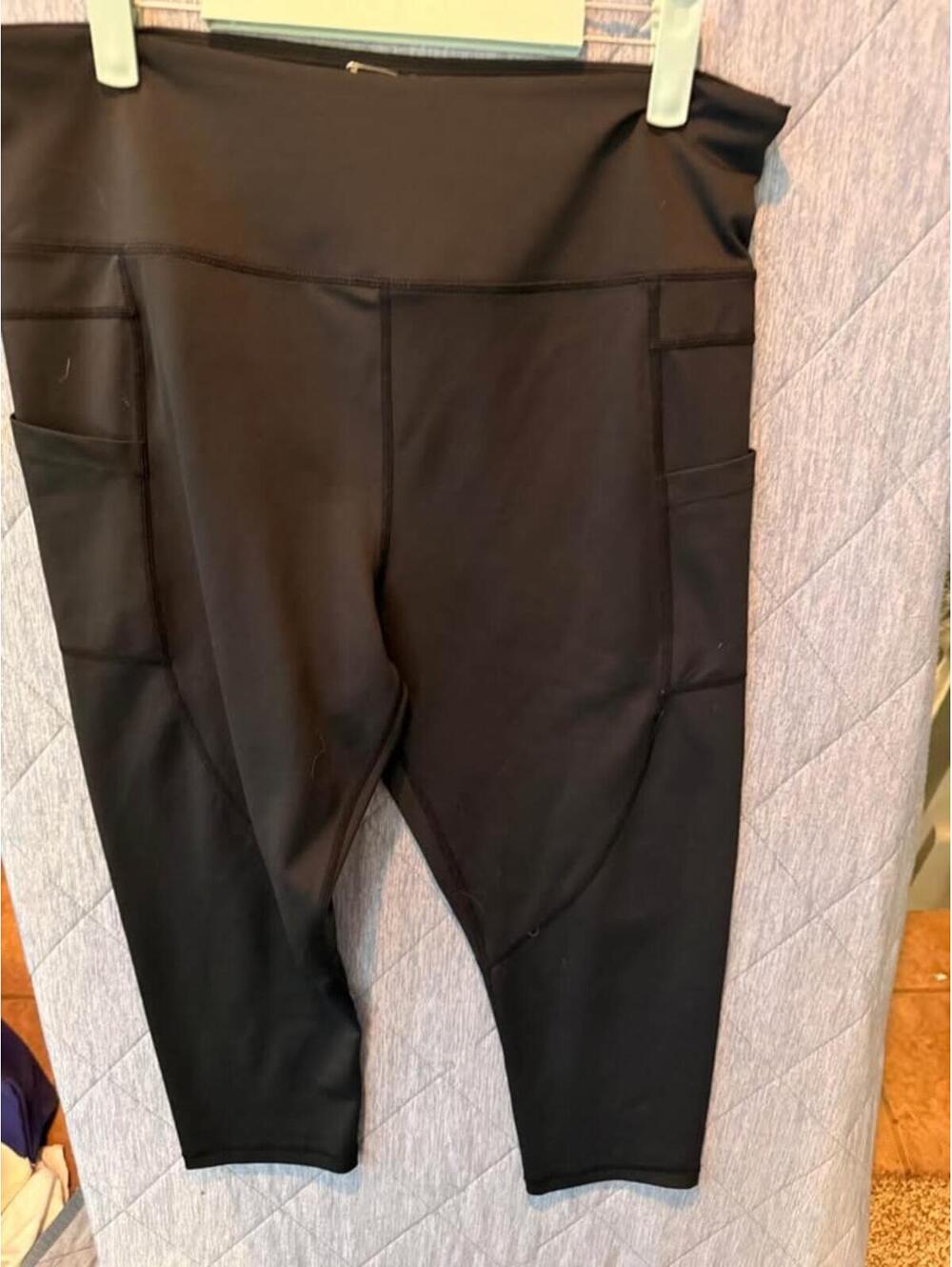 Zyia capris black